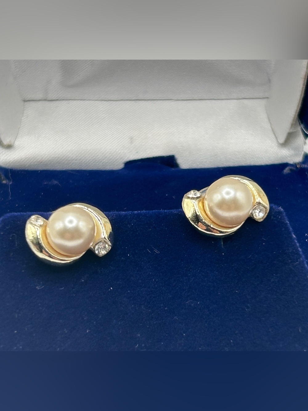 Vintage White 8mm Pearl and Gold-Tone Stud Earrings - Elegant Cream Pearls
